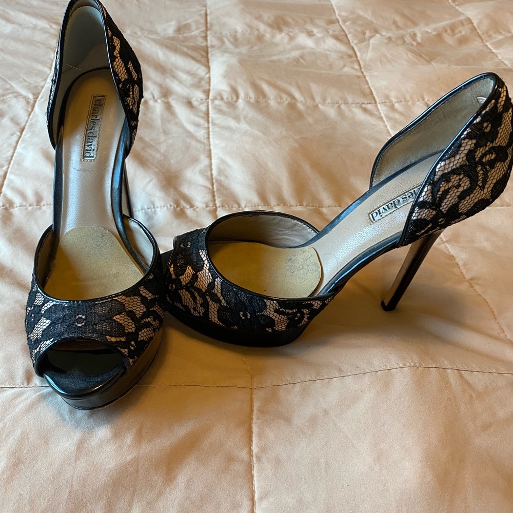 Charles David lace Pumps - cream and black